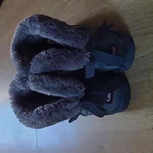 Gray Fur-Lined Boots with Ribbon Detail